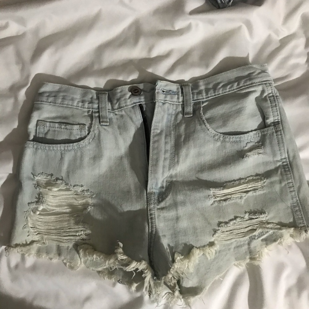 hollister high waisted light wash denim shorts